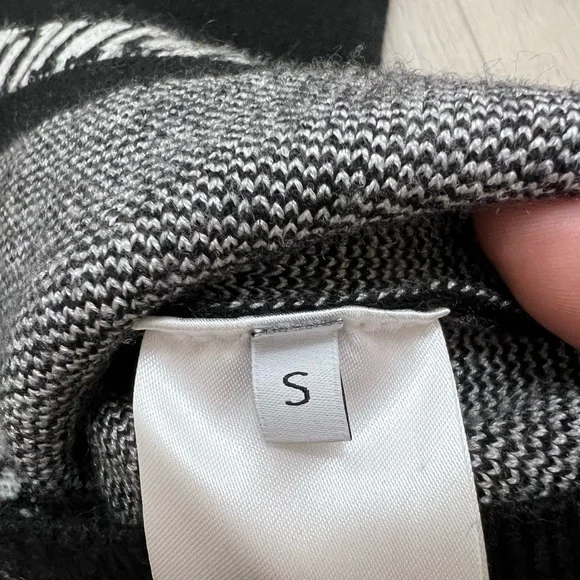 Louis Vuitton Wool Logo Sweater — Black - Picture 5 of 7